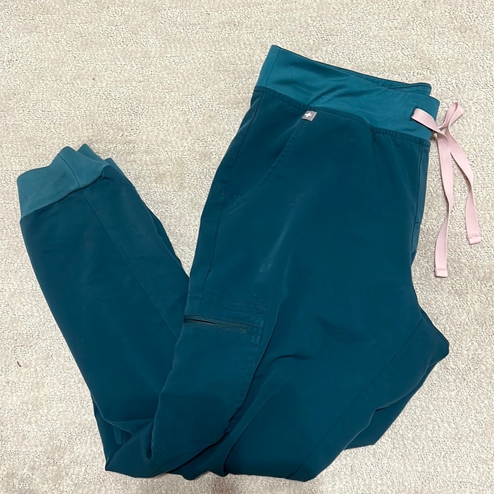 Caribbean Blue Fig scrub bottom, used. No imperfections other than being worn